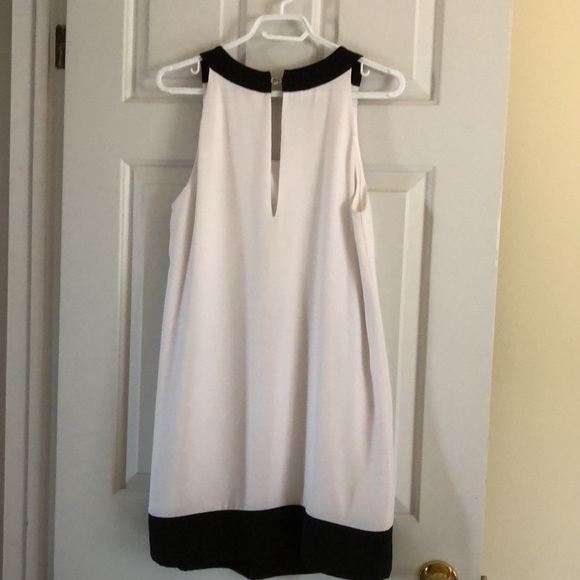 White flowy dress - Picture 3 of 10